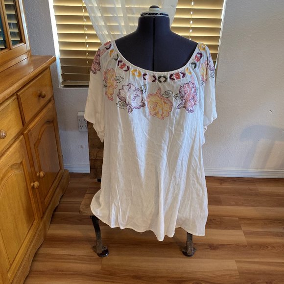 Torrod Floral Emroidered Off The Shoulder Blouse - Picture 2 of 8